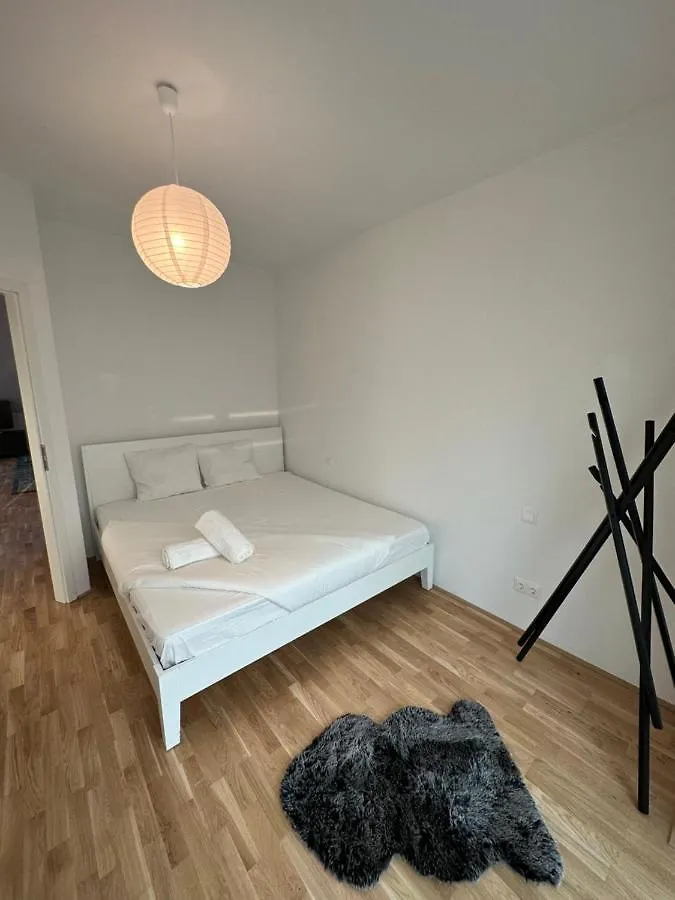 New Apartment With Spacious Balcony 18 Wien