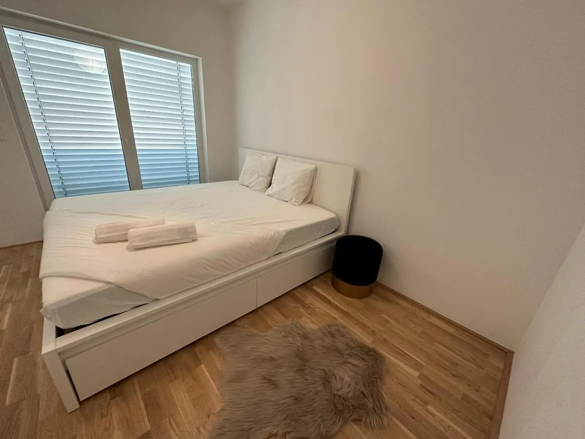 New Apartment With Spacious Balcony 18 Wien