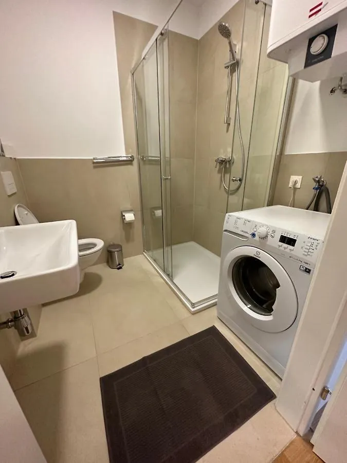 New Apartment With Spacious Balcony 18 Wien 0*,