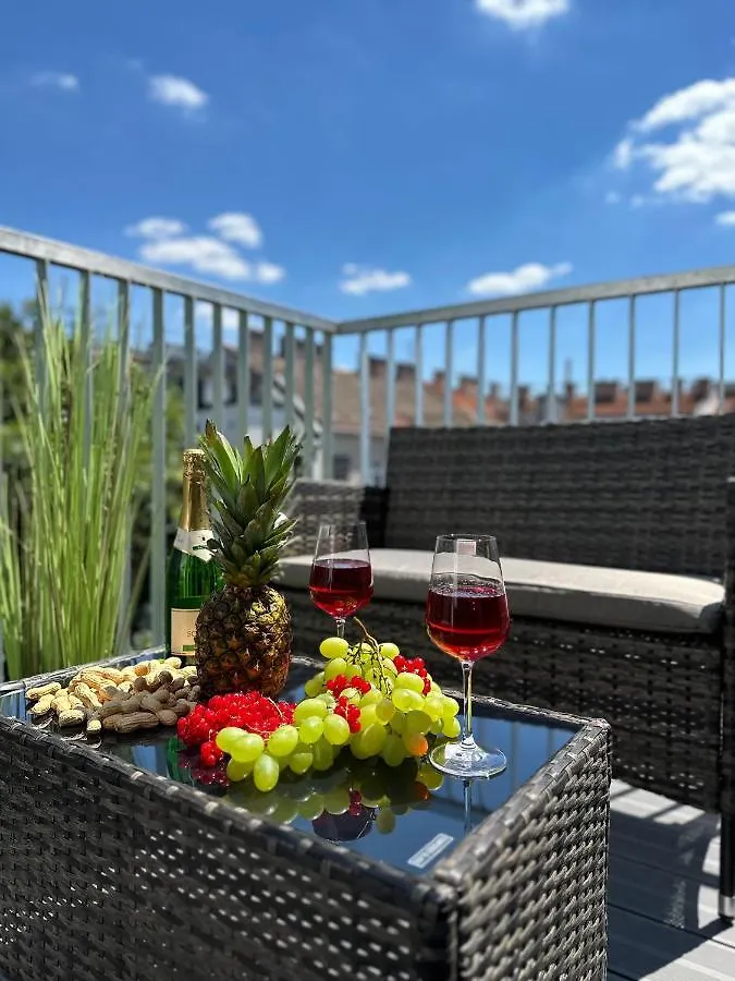 New Apartment With Spacious Balcony 18 Wien